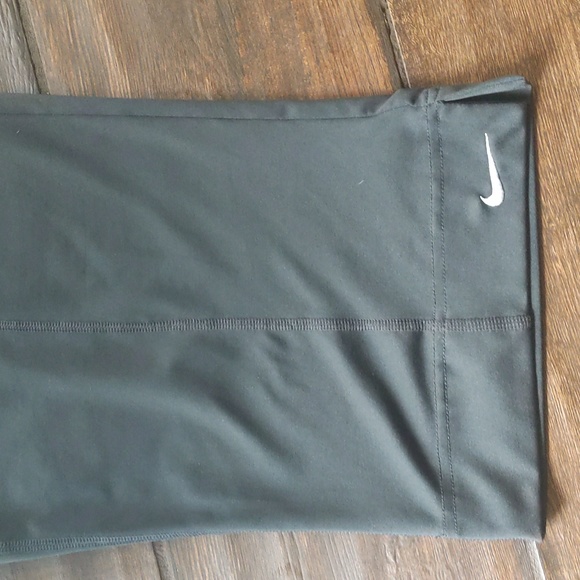 Nike Dri-Fit Gray Crop Pants/Leggings - Medium - Picture 7 of 7